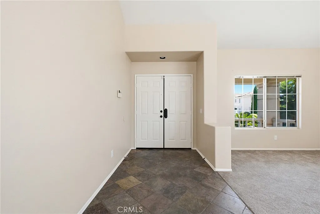5 bed, 2496 sqft, $3,700 — Photo 3