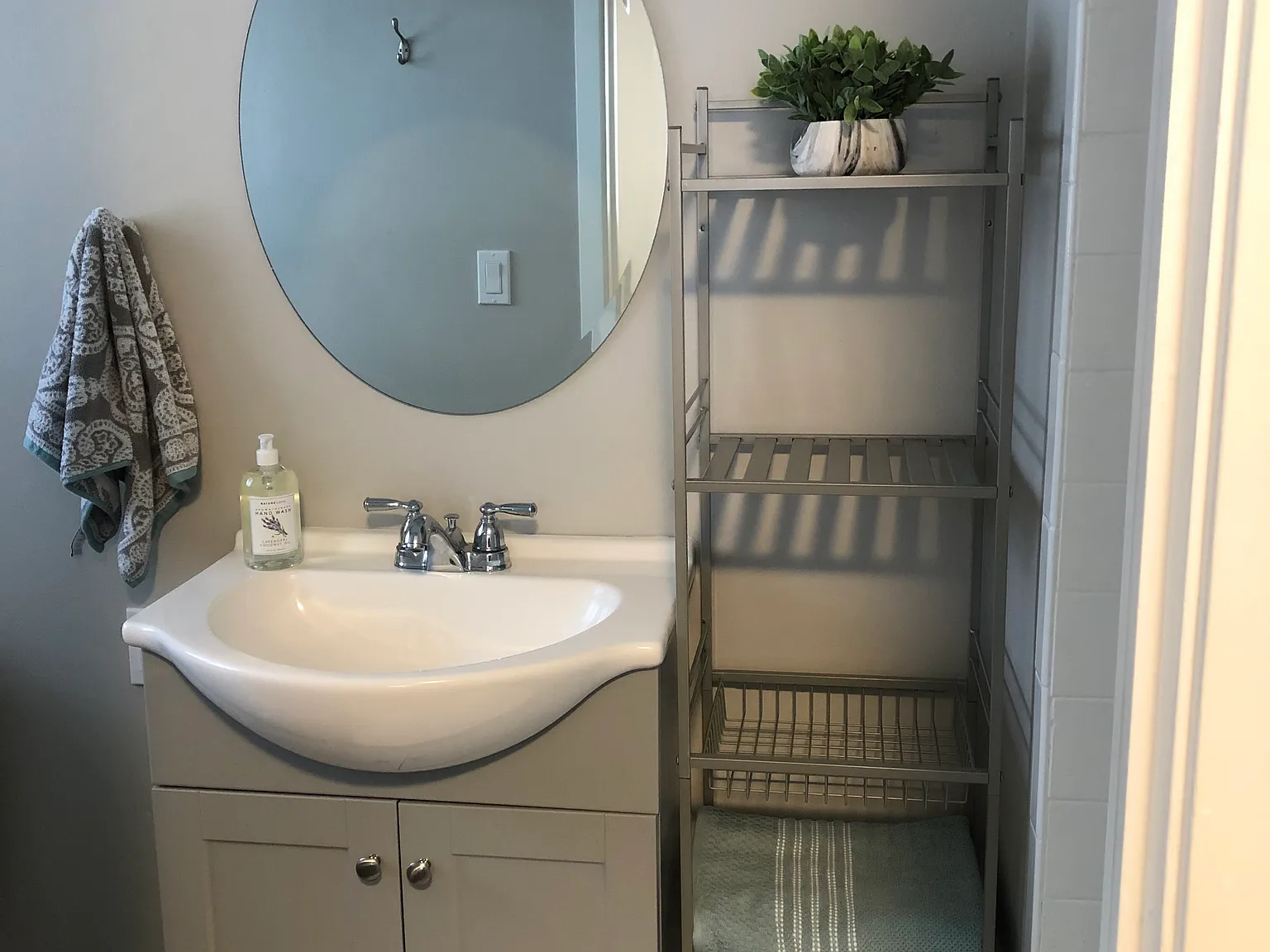 3 bed, 1352 sqft, $1,900 — Photo 2