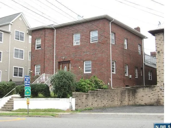264 Grand Ave, Palisades Park, NJ 07650