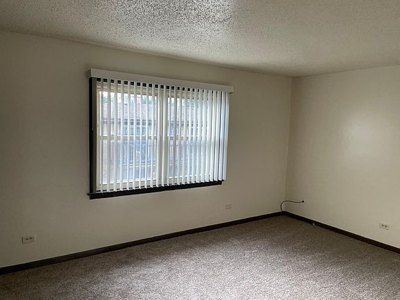 3rd image of 604 Sibley Blvd
