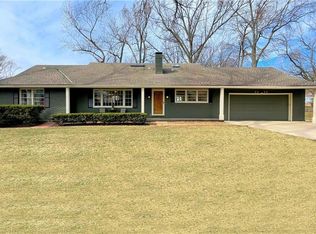 9536 Meadow Ln, Leawood, KS 66206