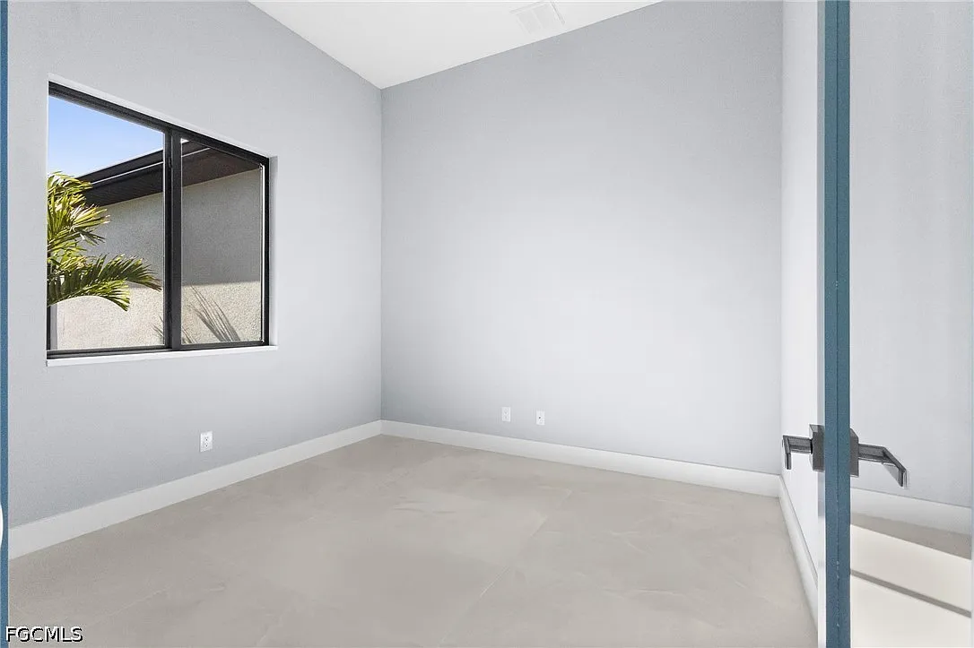 4 bed, 3.0 bath, 2002 sqft, $3,700 — Photo 4