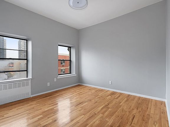 5th image of 216 E 118th St APT 6C
