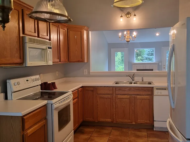 210 Elmwood Dr — Photo 11