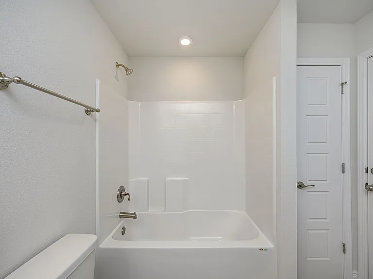 2107 Queen St — Photo 16