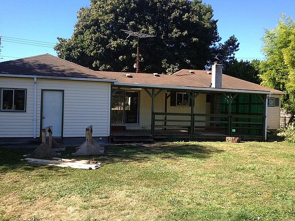 3rd image of 1626 Pacific Ave N