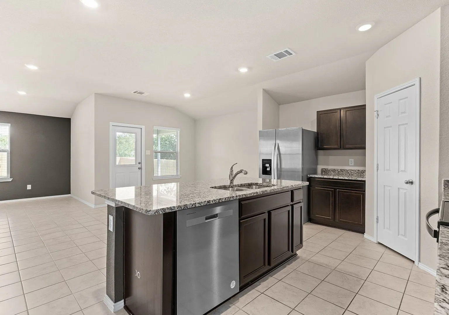 4906 Karen Green Dr. — Photo 2