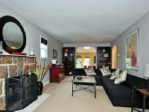 5th image of 11 Maple Dr W
