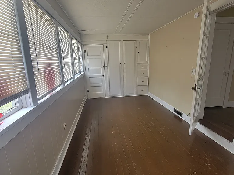117 Davis Ave — Photo 5