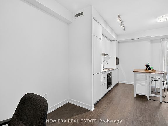 5th image of 7 Golden Ave #N433