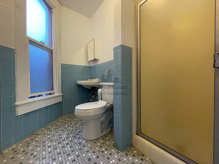 910 Clay St #8 — Photo 7