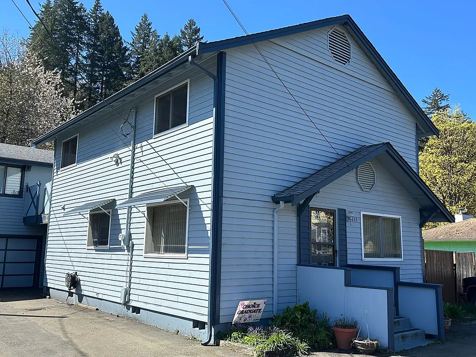 215 S 11th St