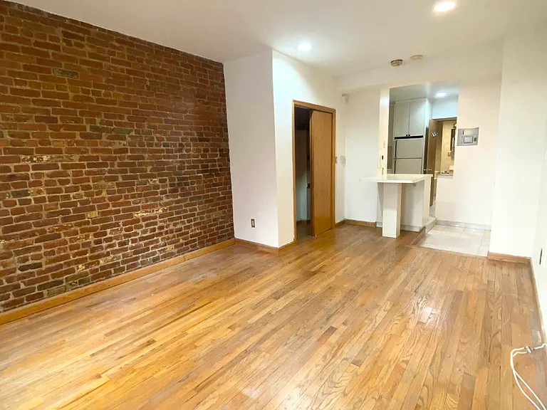 405 E 69th St #5C — Photo 2