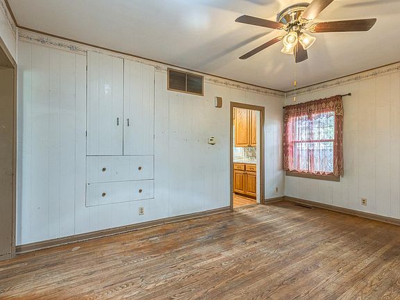 3rd image of 919 N 10th St