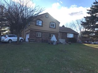 9N874 Bowes Bend Dr, Elgin, IL 60124