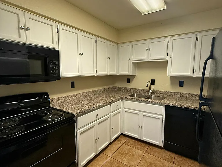 1302 E Maryland Ave #5 — Photo 7