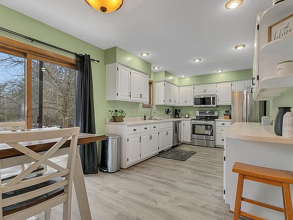 5th image of 680 E Isle St