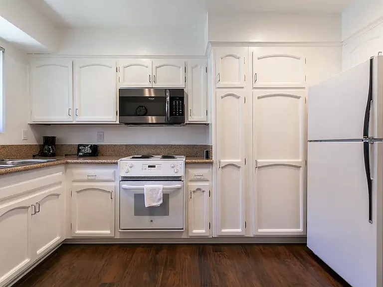 4800 Williamsburg Ln #233 — Photo 3