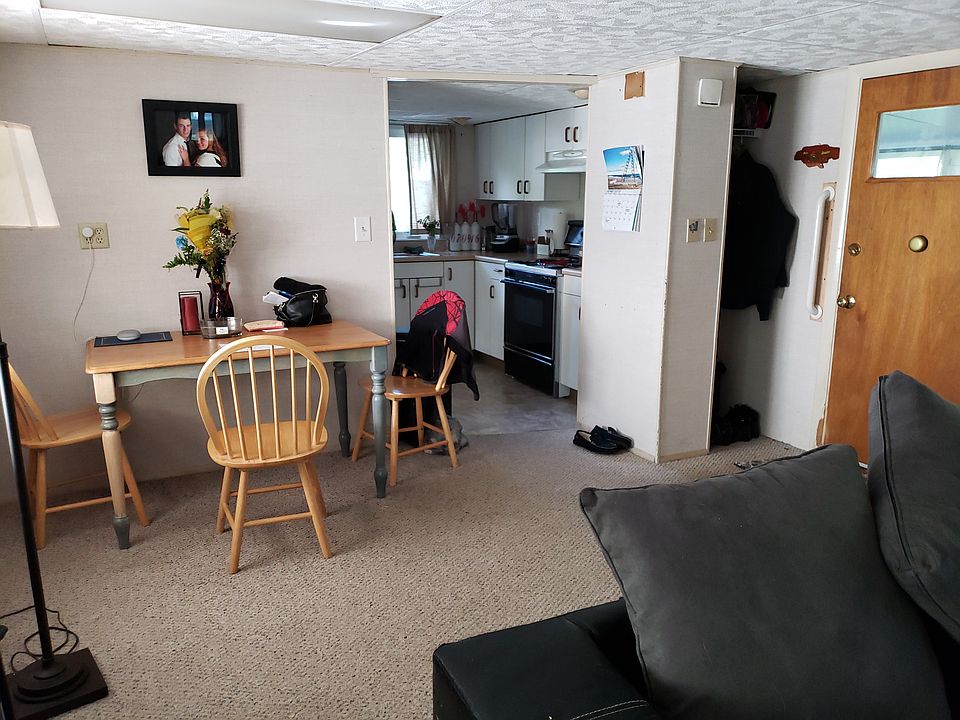 2nd image of 3 Lantern Ln