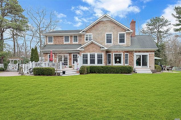 1st image of 9 Eastpond Ln