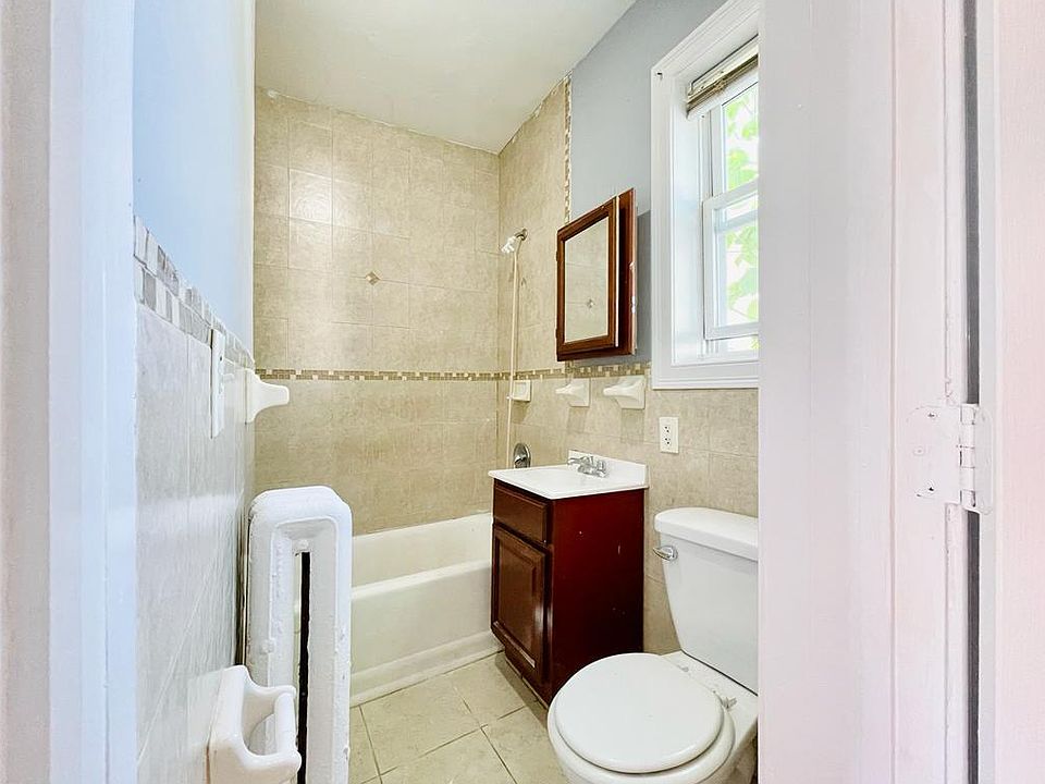 2nd image of 201 37th St #14