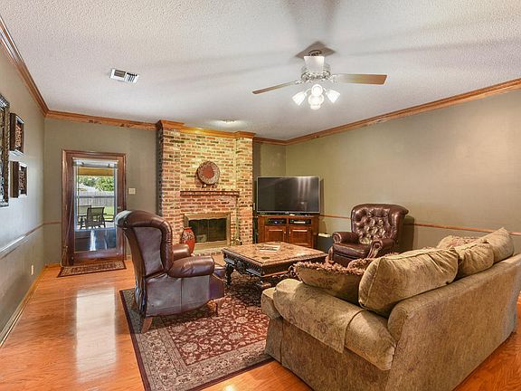 3rd image of 300 Hermitage Ave