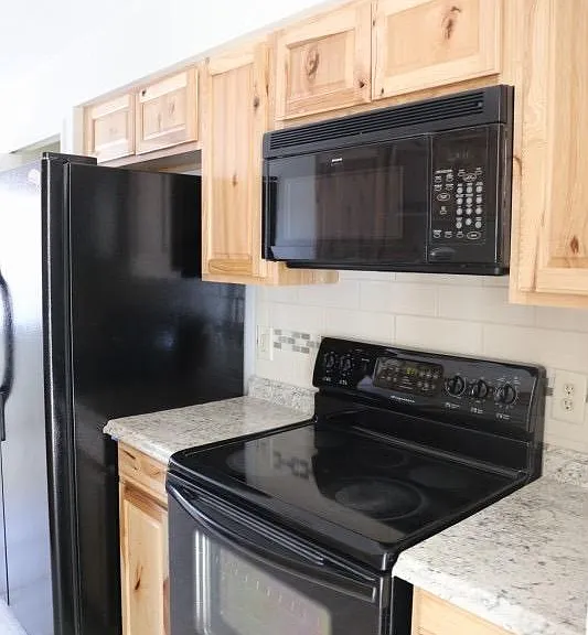 1641 Toledo Ave — Photo 2
