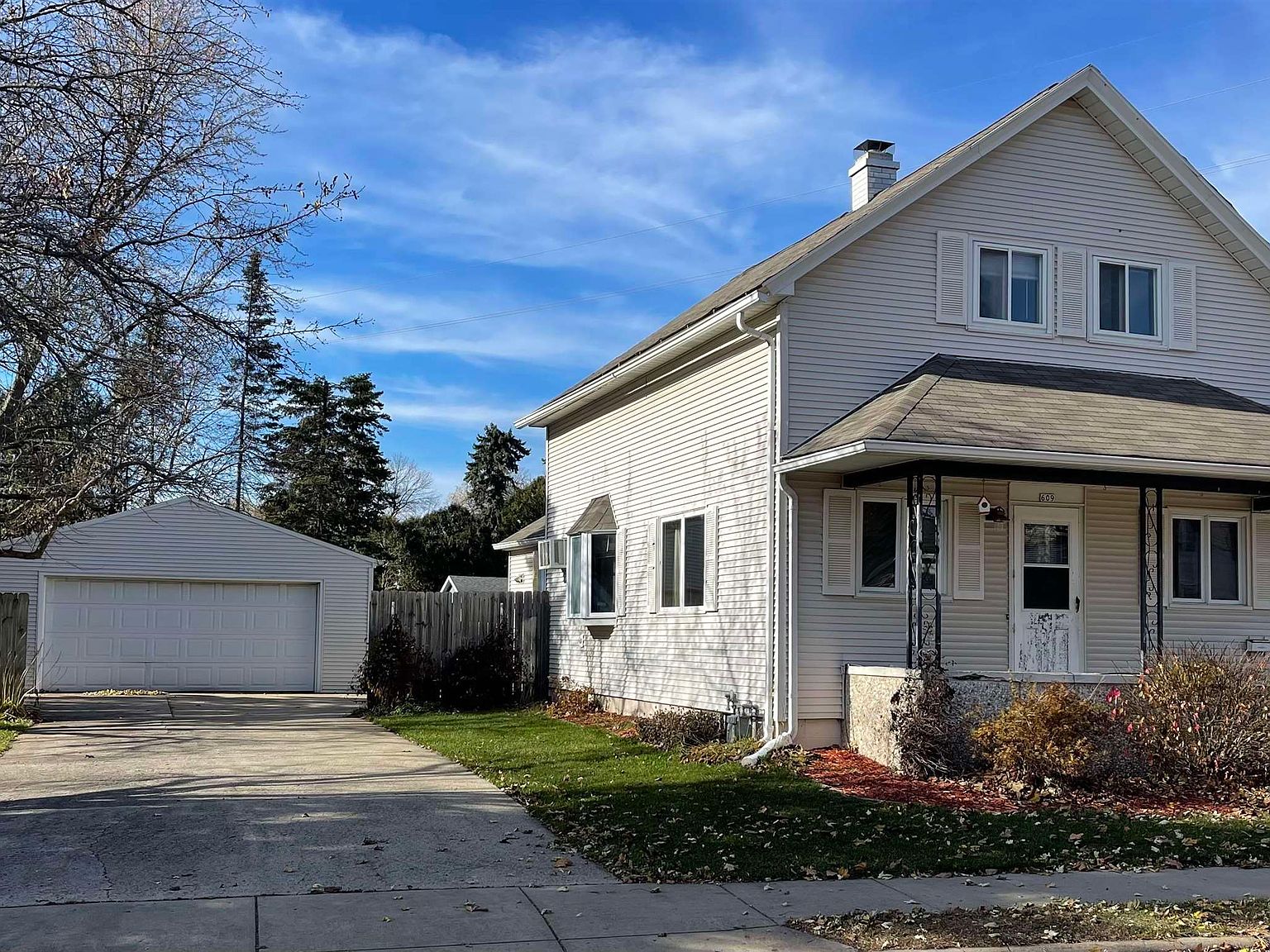 609 Dakota St, Oshkosh, WI 54902 Zillow