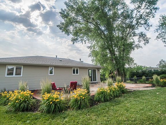 3rd image of 702 Bowman Ave