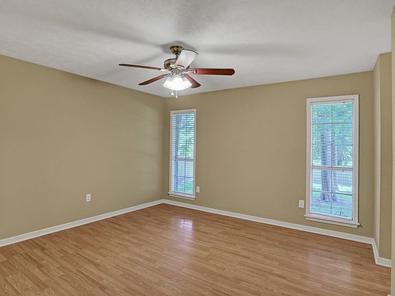 5th image of 119 Twin Oaks Dr
