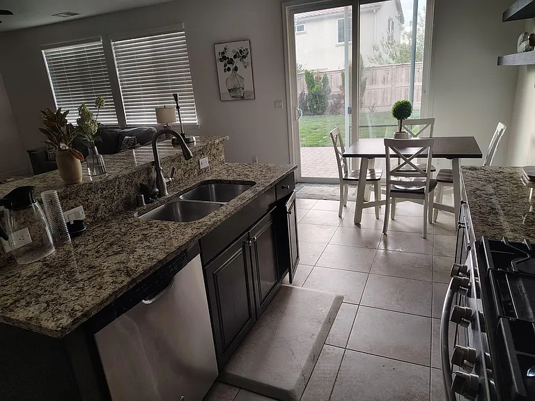E Greenbrae Dr — Photo 9