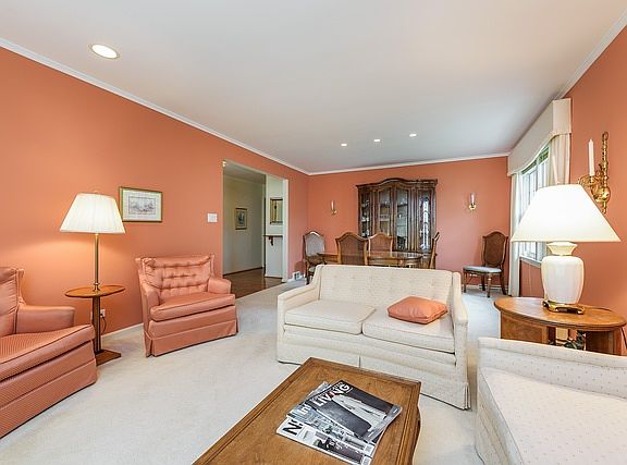 5th image of 1301 Canterbury Ln