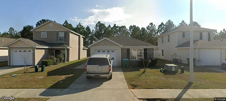 3 bed, 1350 sqft, $1,600 — Photo 2