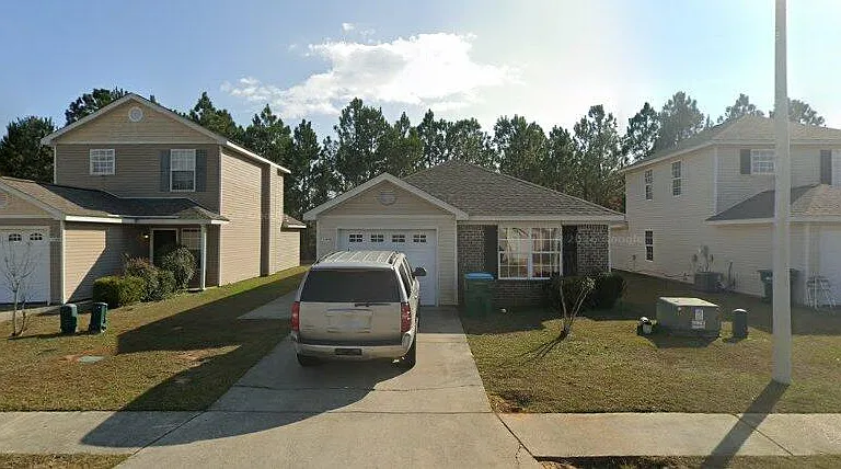 11415 Turnberry Ln — Photo 2