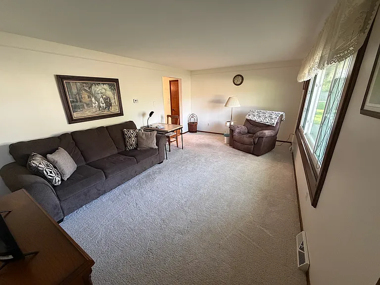 212 Vine St SE — Photo 10