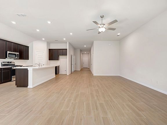 4th image of 3408 Coronation Ct