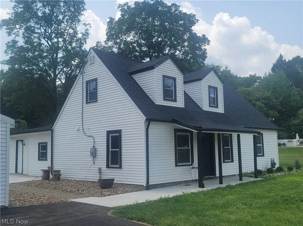 1272 Vanderhoof Rd, New Franklin, OH 44203