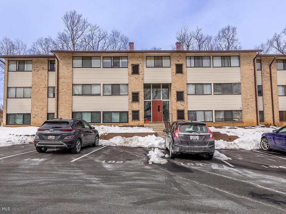 1st image of 140 Royal Oak Dr APT C