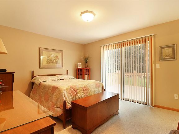 4th image of 1025 Heritage Dr