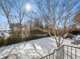 11 Huckleberry Ln E, Hampton Bays, NY 11946