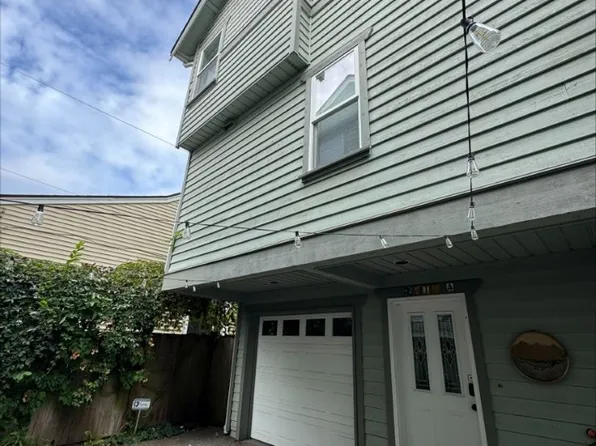1413 NW 60th St #A, Seattle, WA 98107