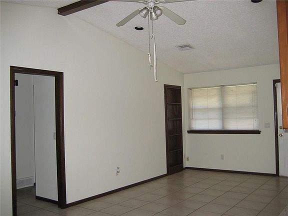 3rd image of 512 N Anita Dr
