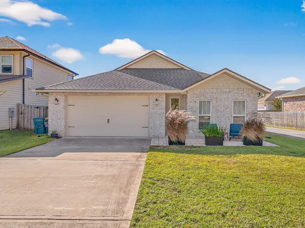 61B 6th St, Shalimar, FL 32579