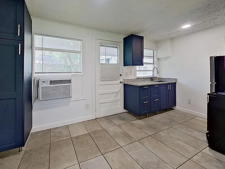 1323 Woodruff Ave — Photo 11
