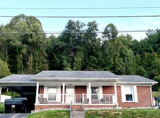 1322 Farmer St, Richlands, VA 24641