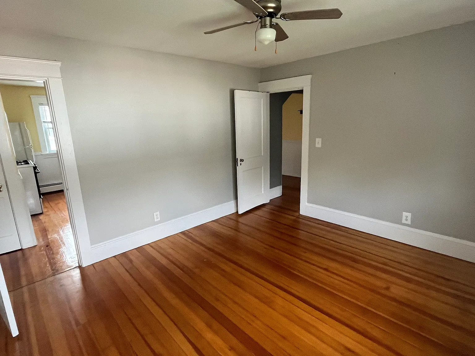 2 bed, 950 sqft, $1,900 — Photo 4