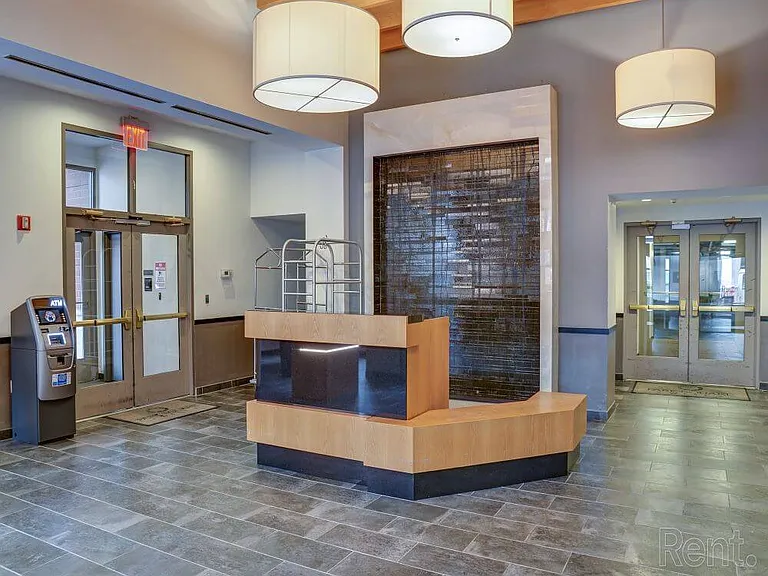 25296_05_hdp_parksquarewest_int_lobby12