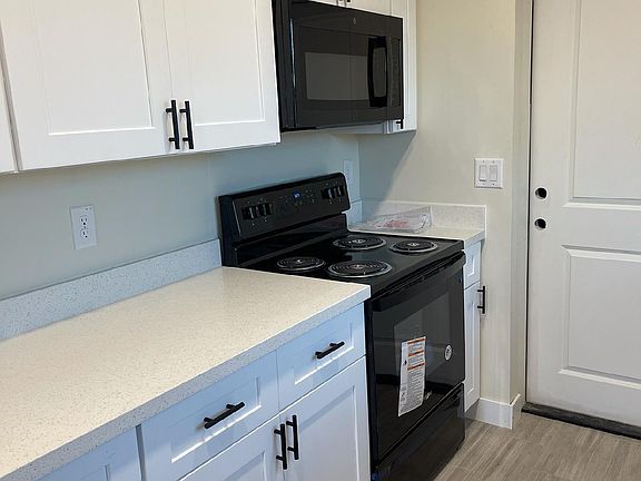 3rd image of 2415 E Clarendon Ave #2415