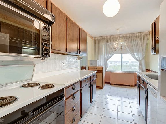 5th image of 7141 N Kedzie Ave APT 1013
