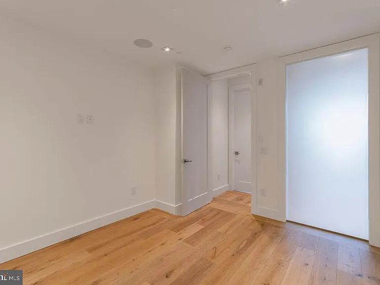 240 N 2nd St #2W — Photo 10